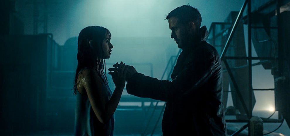 Joi e K in Blade Runner 2049