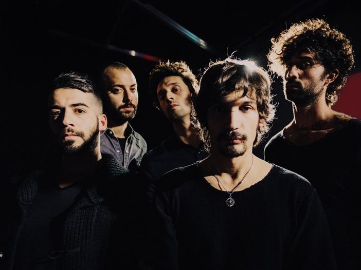 La canzone “Caramelle” e i danni invisibili della pedofilia: quando la vittima diventa carnefice?